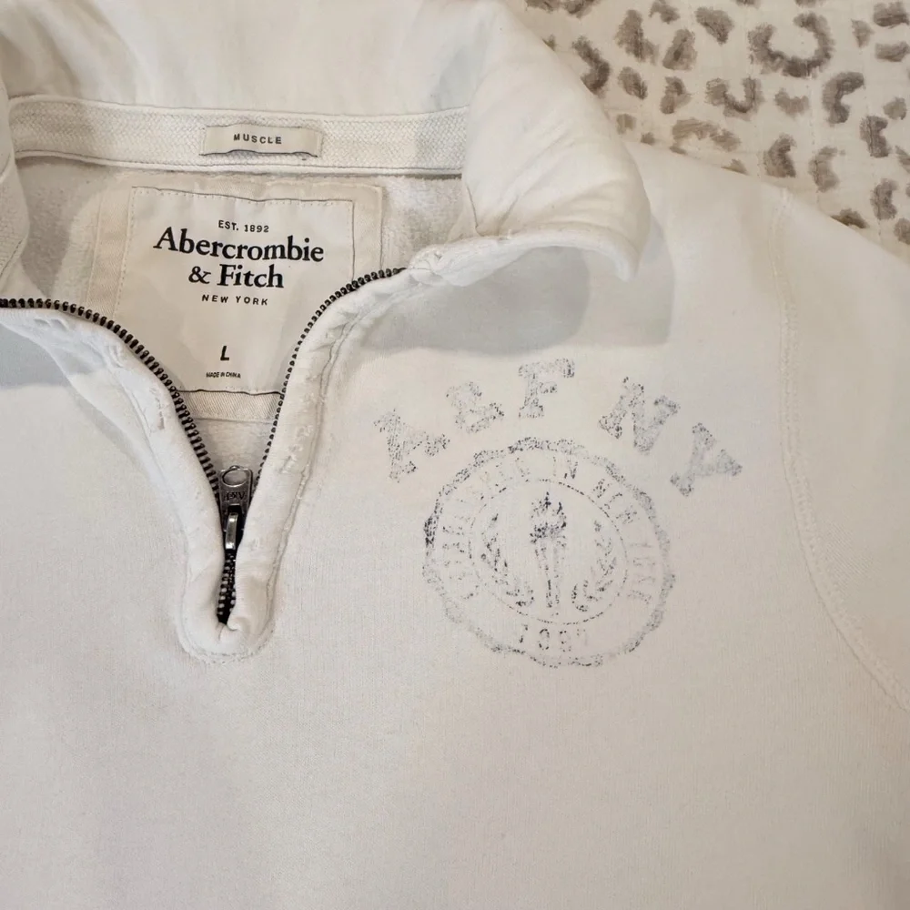 Abercrombie & Fitch Distressed 1/4 Zip Muscle Sweatshirt; White/Grey; Women's L - Picture 4 of 14